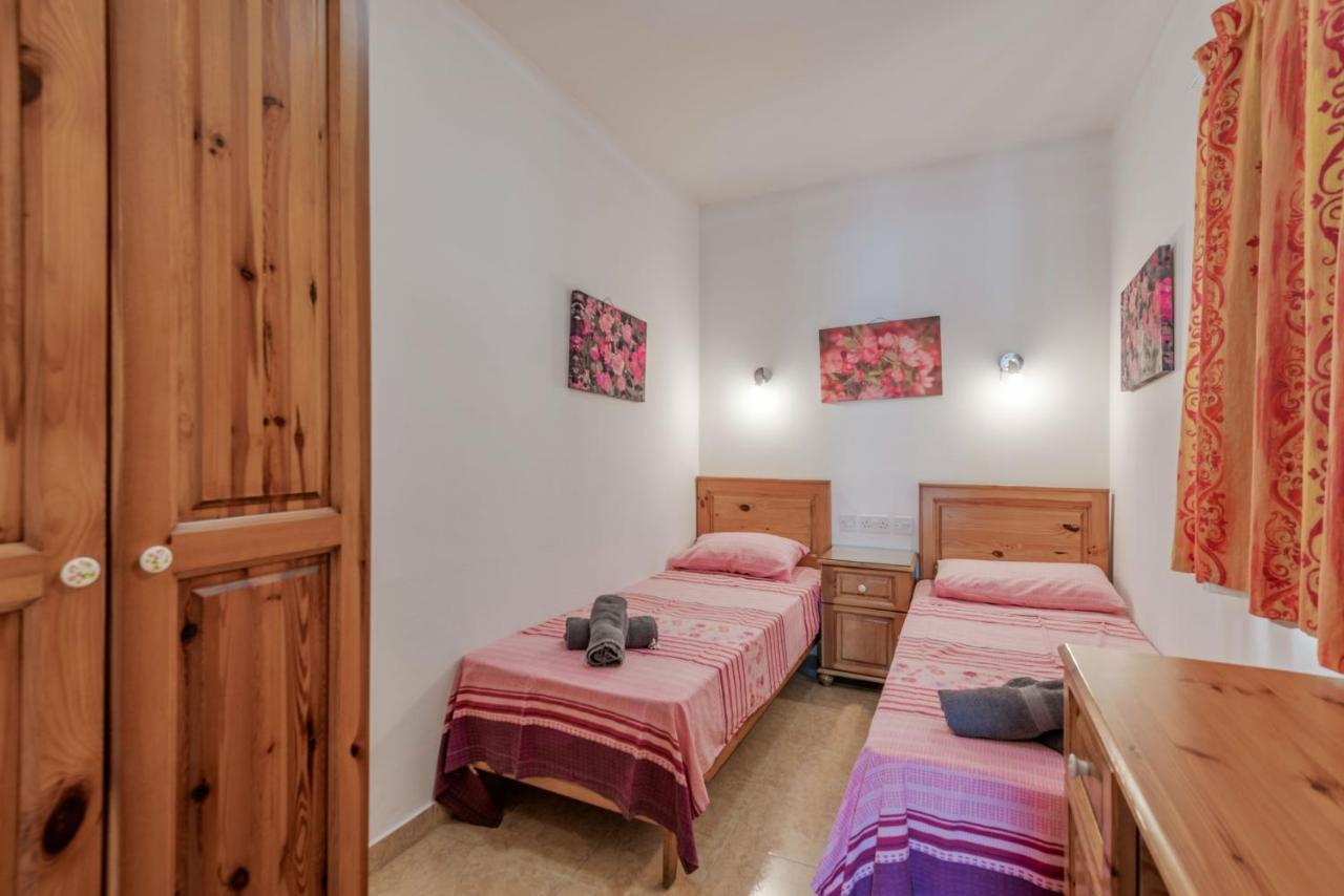 Harbour Lights Seafront 2 Bedroom Apartments With Panoramic Sea Views - By Getawaysmalta Сейнт Полс Бей Екстериор снимка