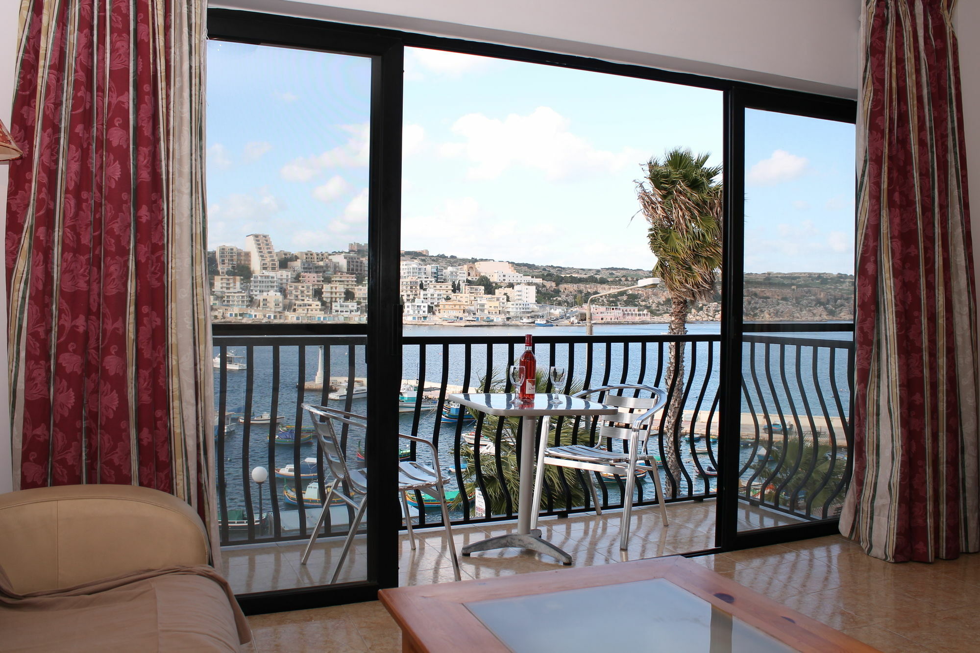 Harbour Lights Seafront 2 Bedroom Apartments With Panoramic Sea Views - By Getawaysmalta Сейнт Полс Бей Екстериор снимка